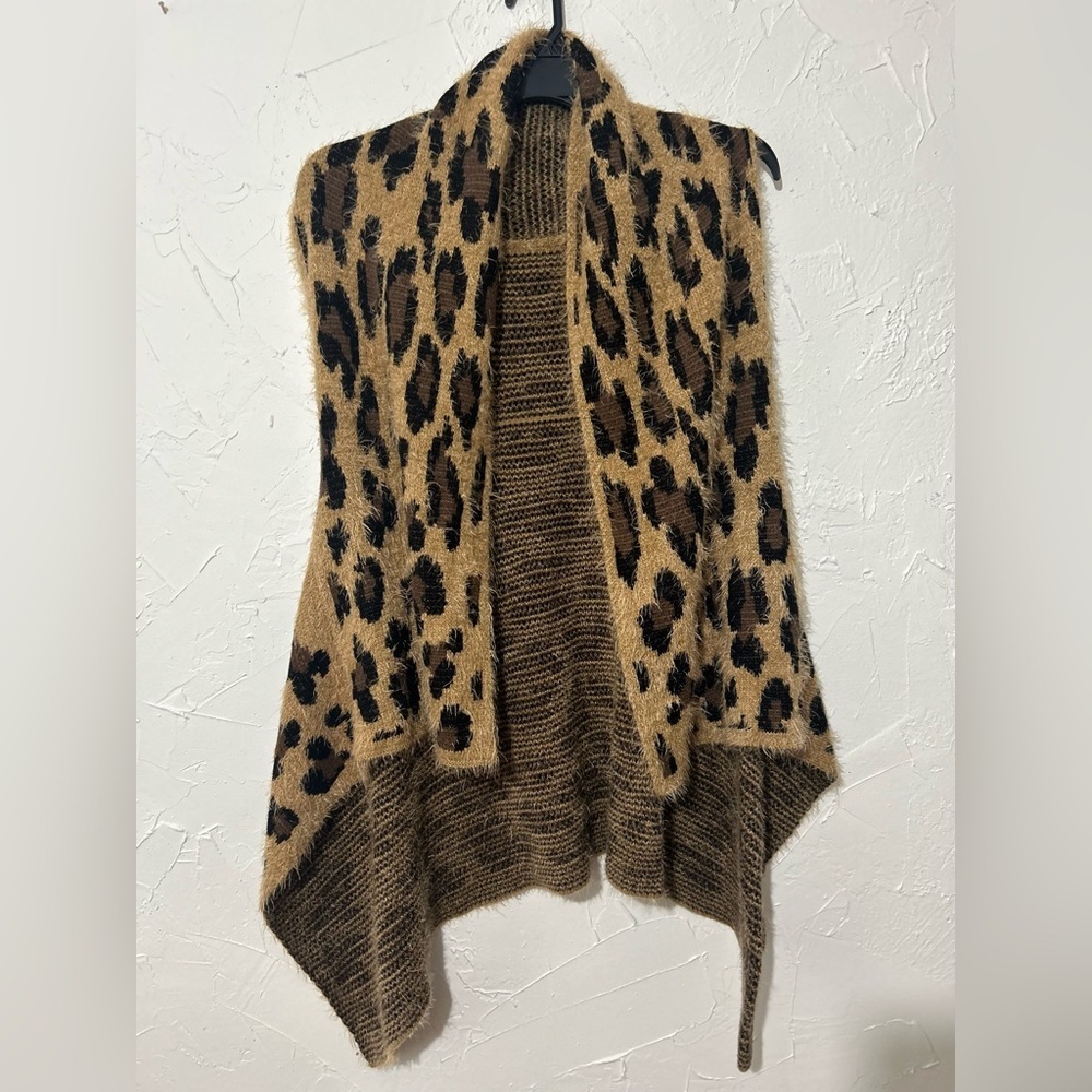 Women’s Fuzzy Leopard Print Open Front Handkerchi… - image 2